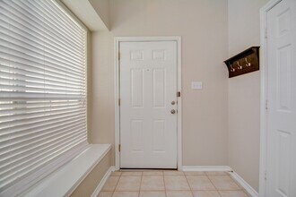 5723 Vinemont Ln in Houston, TX - Building Photo - Building Photo