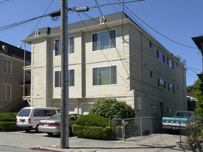 221 Wayne Ave in Oakland, CA - Building Photo - Building Photo