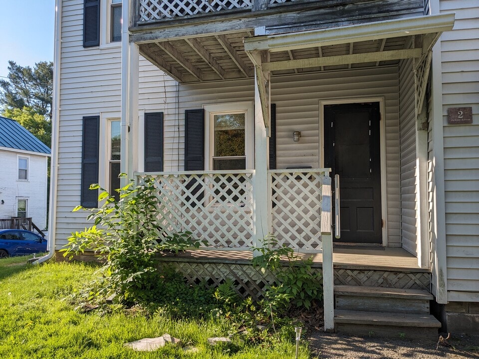 2 Jackson Ave, Unit 1 in Rutland, VT - Foto de edificio