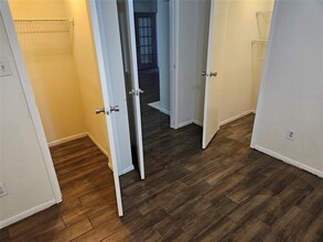 2425 Holly Hall St in Houston, TX - Building Photo - Building Photo