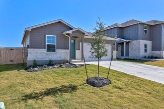 140 Honey Bee Rd in Jarrell, TX - Building Photo - Building Photo