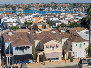 208 E Balboa Blvd in Newport Beach, CA - Building Photo - Building Photo