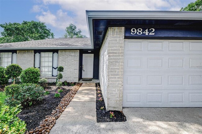 9842 Shell Rock Rd in La Porte, TX - Building Photo - Building Photo
