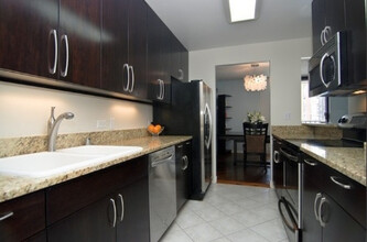 70 W Huron St, Unit 602 in Chicago, IL - Building Photo - Building Photo