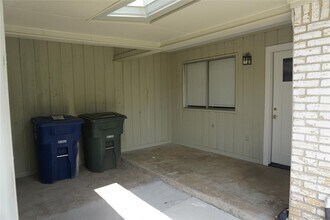 1917 Normal Park Dr in Huntsville, TX - Building Photo - Building Photo
