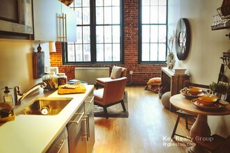 63 Melcher St-Unit -0BR in Boston, MA - Foto de edificio - Building Photo