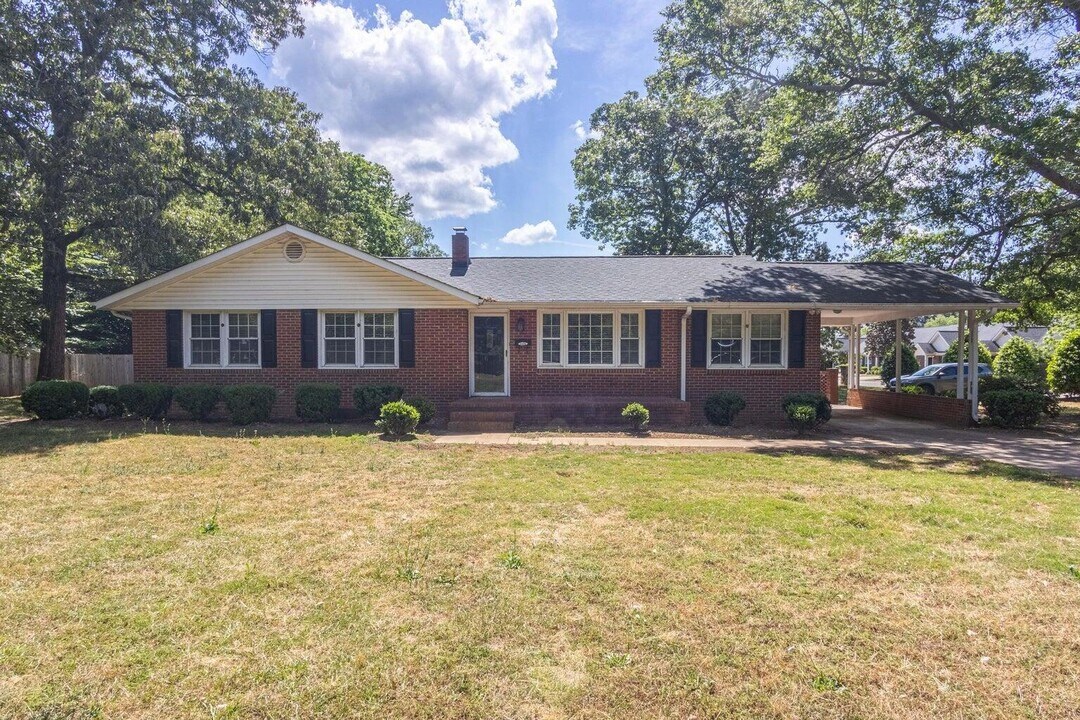 1416 Two Notch Rd SE in Aiken, SC - Building Photo