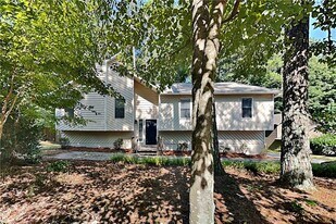 4523 Hickory Grove Dr NW in Acworth, GA - Building Photo