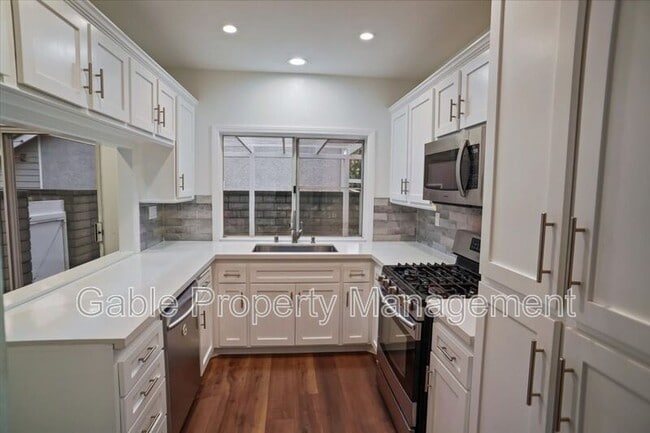 27221 Camden Pl in Santa Clarita, CA - Building Photo - Building Photo