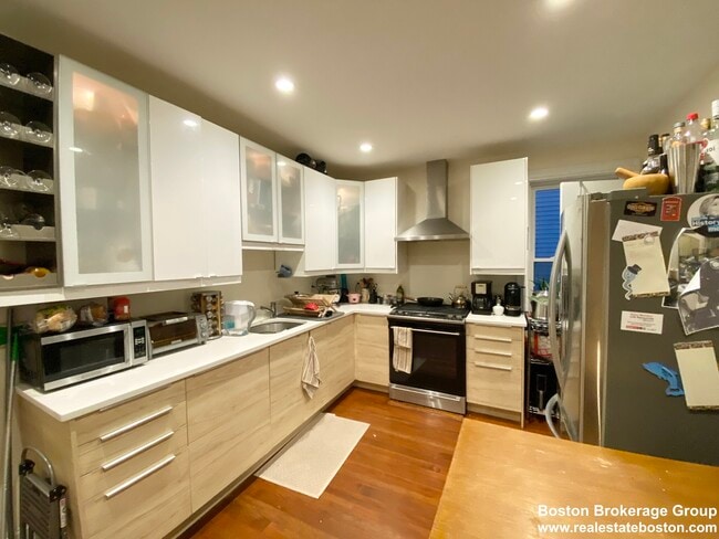 property at 692 Columbia Rd