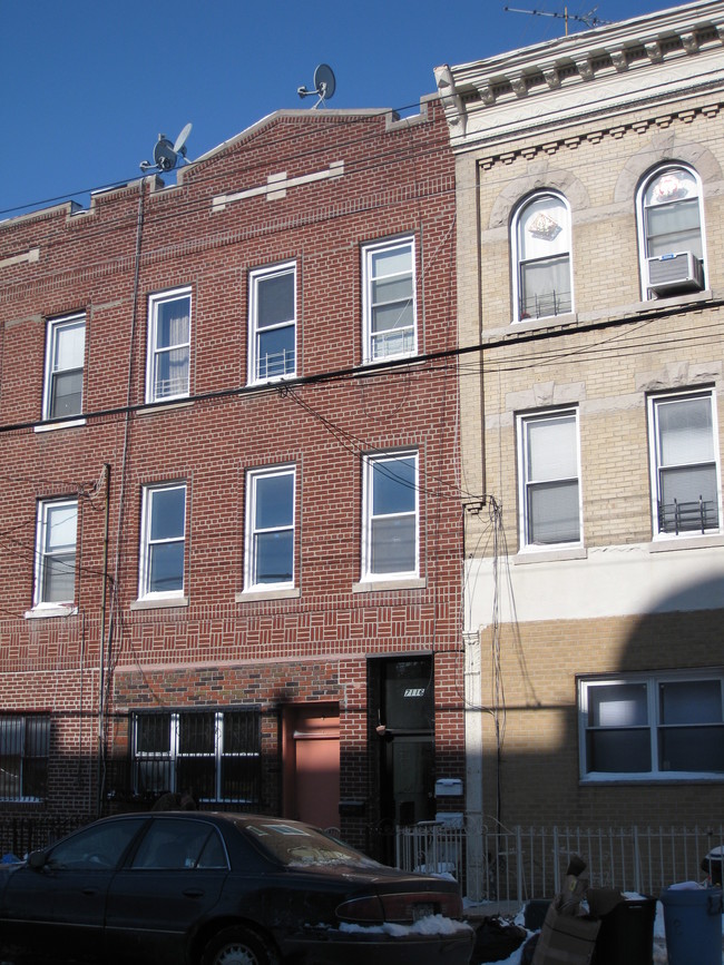 7116 15th Ave in Brooklyn, NY - Foto de edificio - Building Photo