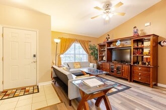 4501 Treasure Cay Rd in Tavares, FL - Building Photo - Building Photo