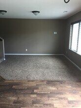 1045 Madison Ln in Bismarck, ND - Building Photo - Building Photo