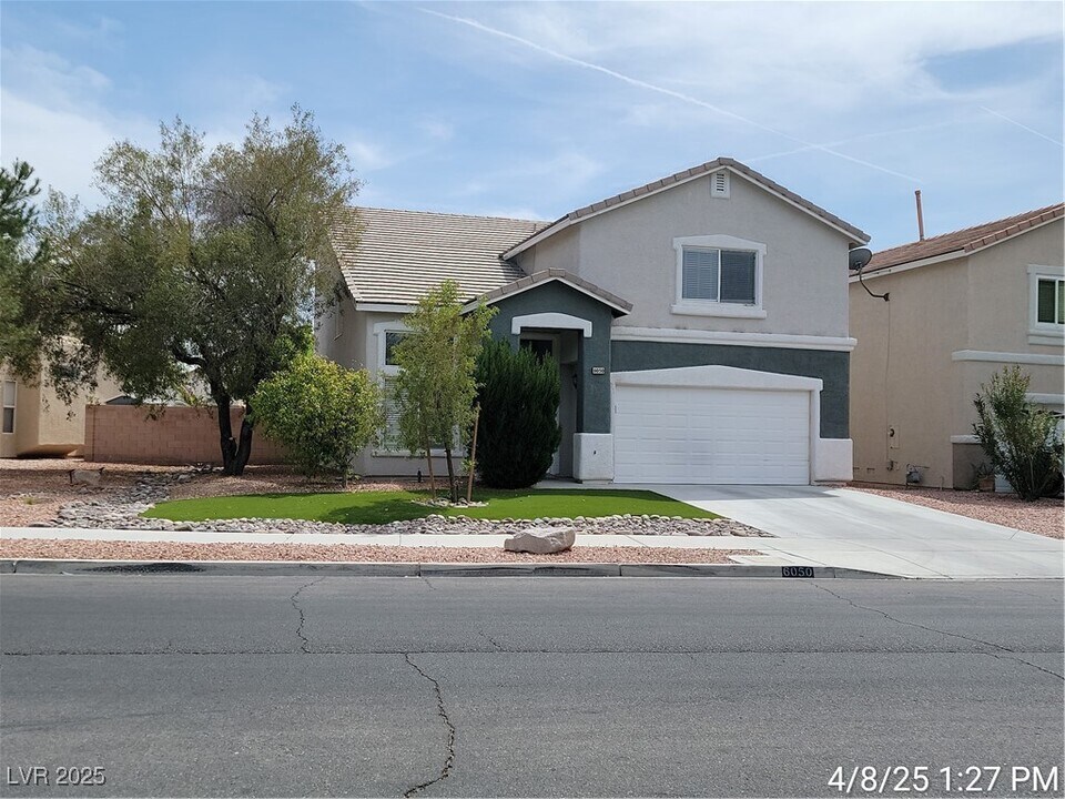 6050 Highland Gardens Dr in North Las Vegas, NV - Building Photo