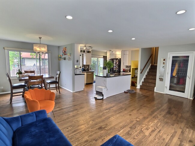 540 Caren Dr in Buffalo Grove, IL - Building Photo - Building Photo