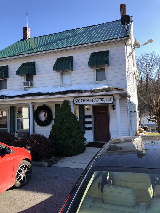 507 Electric Ave, Unit Upstairs 505 in Lewistown, PA - Building Photo