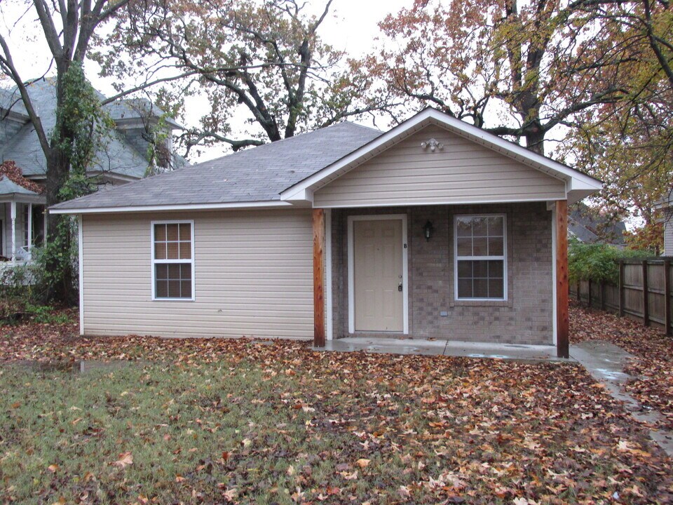 915 S 17th St-Unit -B in Fort Smith, AR - Building Photo