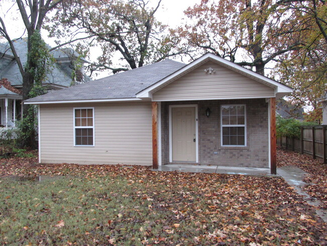 property at 915 S 17th St