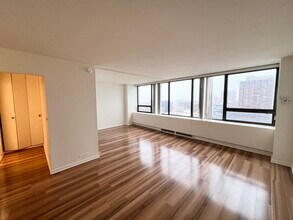 2800 N Lake Shore Dr in Chicago, IL - Foto de edificio - Building Photo