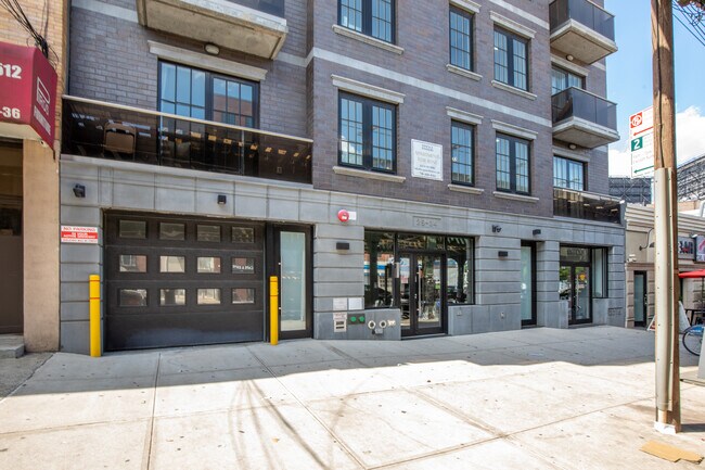 25-34 31st St in Astoria, NY - Foto de edificio - Building Photo