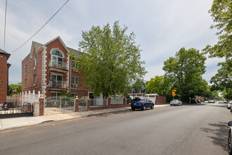 2061 49th St in Astoria, NY - Building Photo - Building Photo