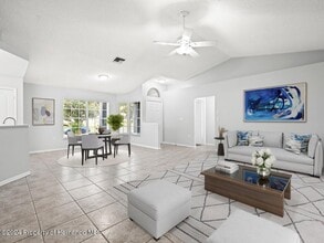 110 Outlook Ave in Spring Hill, FL - Building Photo - Building Photo
