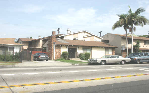 10809 Wright Rd in South Gate, CA - Building Photo