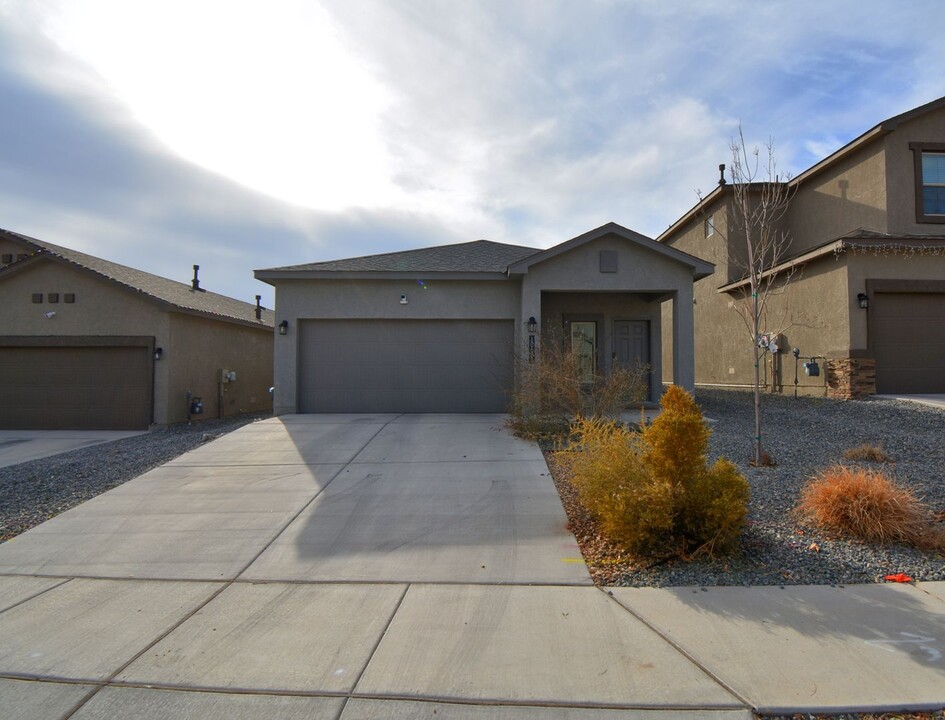 10680 Aspiration Ln SW in Albuquerque, NM - Building Photo