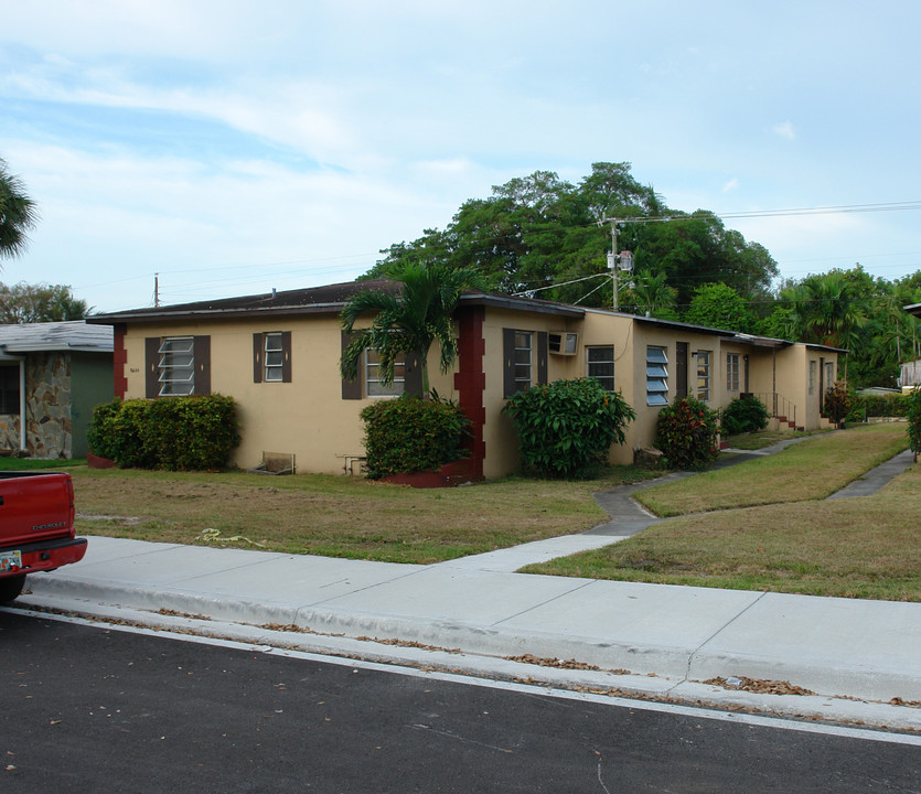 8650-8660 NE 2nd Ave in Miami, FL - Building Photo