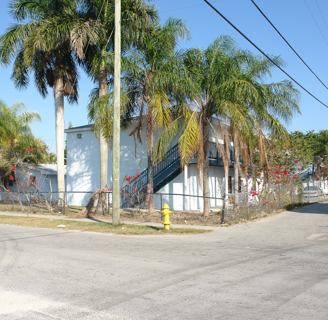 151 NW 9th St in Homestead, FL - Foto de edificio - Building Photo