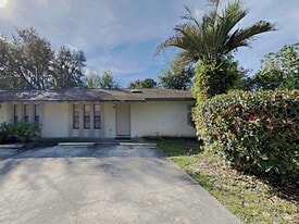 32819 Blossom Ln in Leesburg, FL - Building Photo