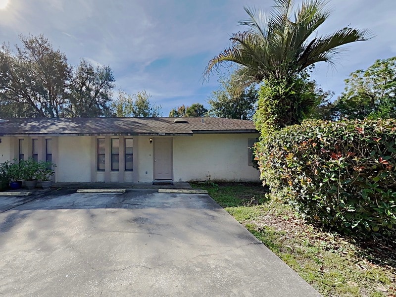 32819 Blossom Ln in Leesburg, FL - Foto de edificio
