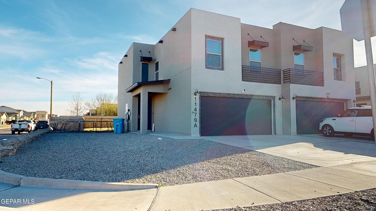 11479 Sunset Vw Dr in Socorro, TX - Building Photo