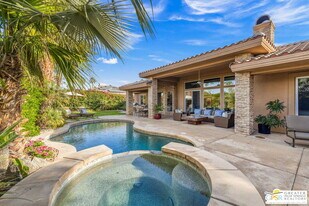 2 Varsity Cir in Rancho Mirage, CA - Building Photo