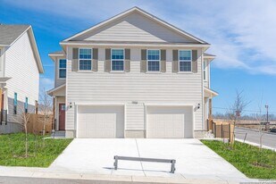 7624 Magnolia Village in San Antonio, TX - Building Photo