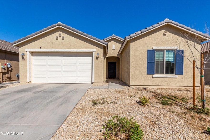 10808 W Bloch Rd in Tolleson, AZ - Building Photo