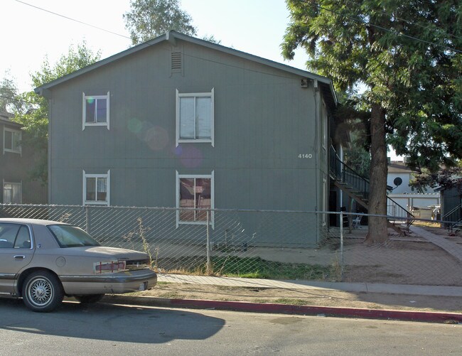 4140 E Dwight Way in Fresno, CA - Building Photo - Building Photo