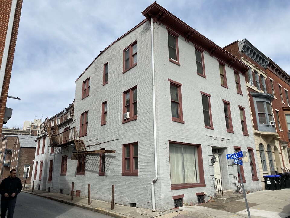 120 Walnut St in Harrisburg, PA - Building Photo