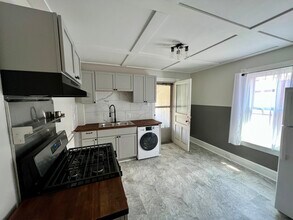 1460 W 4th St, Unit 2nd Floor in Williamsport, PA - Building Photo - Building Photo