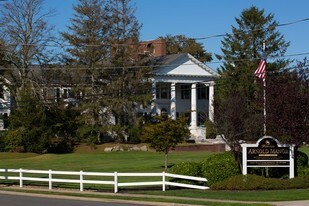 Fairfield Arnold Manor At West Islip in West Islip, NY - Building Photo