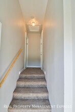 Great Upper level 1 Bedroom Apartment in Sioux Falls, SD - Building Photo - Building Photo