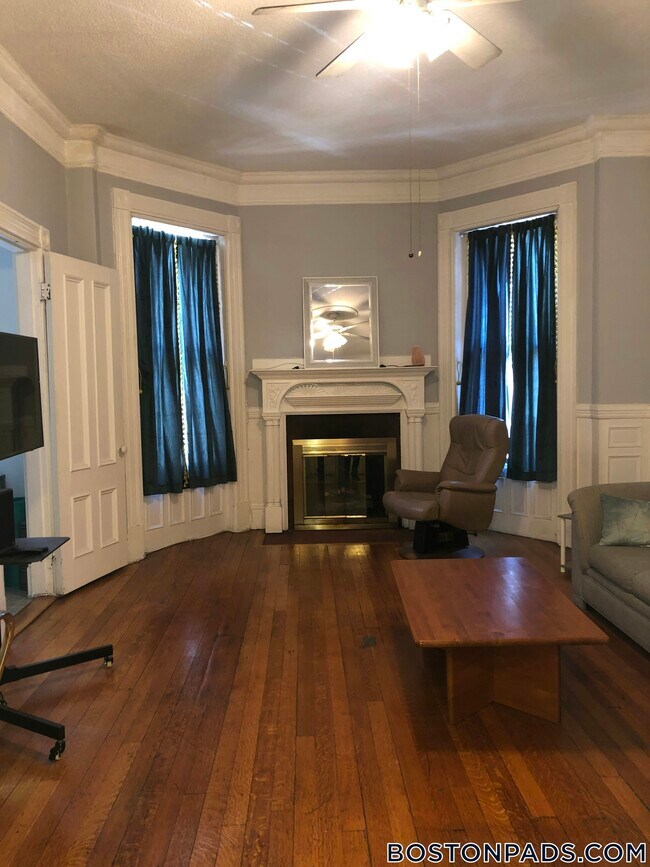property at 290 Newbury St