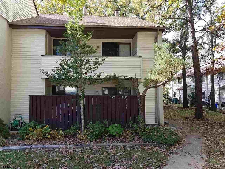 2602 Dogwood Ct in Hamilton, NJ - Building Photo