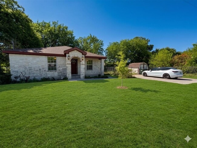 2004 Maple St