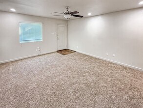 10535 Mills Rd in Houston, TX - Building Photo - Building Photo