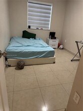 6940 NW 179th St in Hialeah, FL - Building Photo - Building Photo