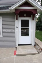 491 Robinson St, Unit B in West Lafayette, IN - Foto de edificio - Building Photo