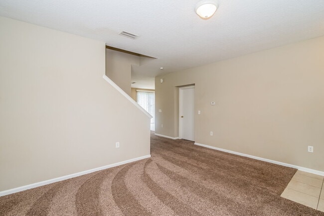 2300 Justin Lake Dr in Jacksonville, FL - Building Photo - Building Photo