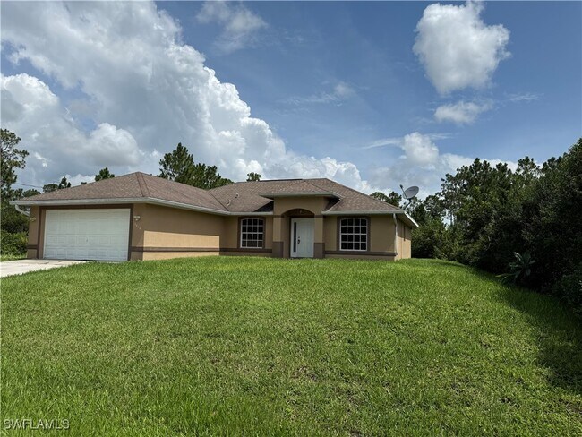3410 56th St W in Lehigh Acres, FL - Foto de edificio - Building Photo
