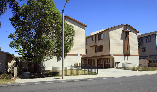 13754-13762 Cherry St in Westminster, CA - Foto de edificio - Building Photo